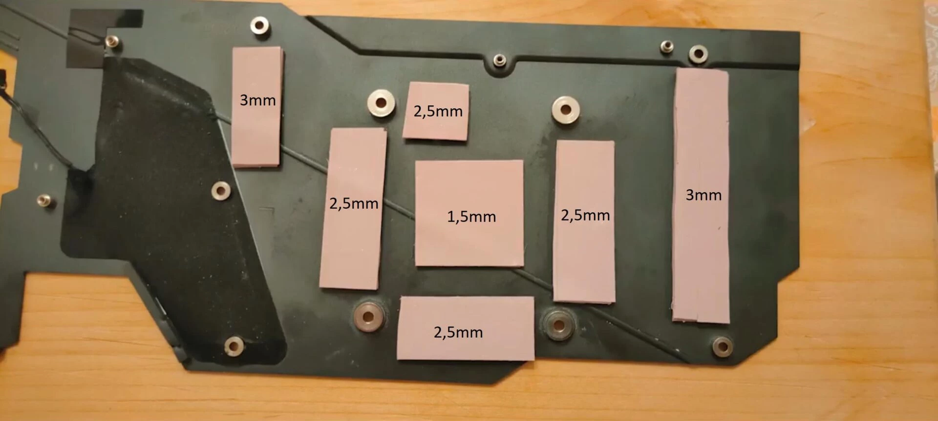 GIGABYTE AORUS GeForce RTX 3090 XTREME 24G: VRAM Thermal Pad Guide (2mm Front, 2.5/3mm Back)